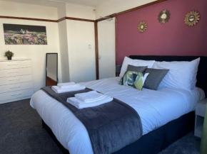 Birch, 7 Large Bedrm, Sleeps 14